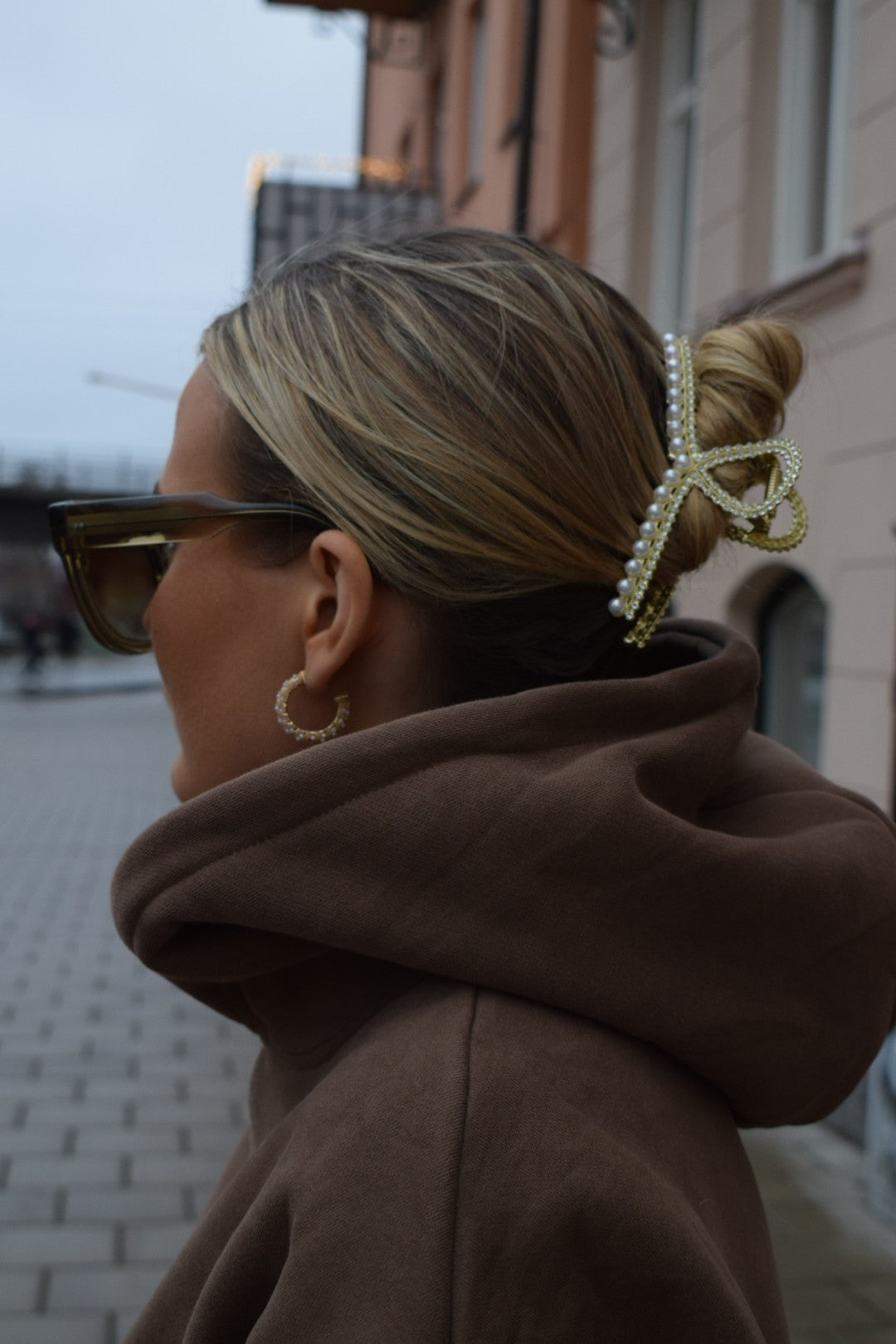 Pearly clip